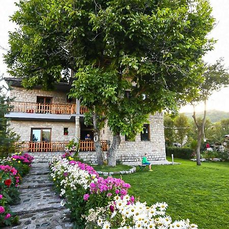 Bujtina Shkodrani Bed & Breakfast Voskopoje Bagian luar foto