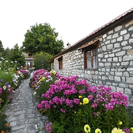 Bujtina Shkodrani Bed & Breakfast Voskopoje Bagian luar foto
