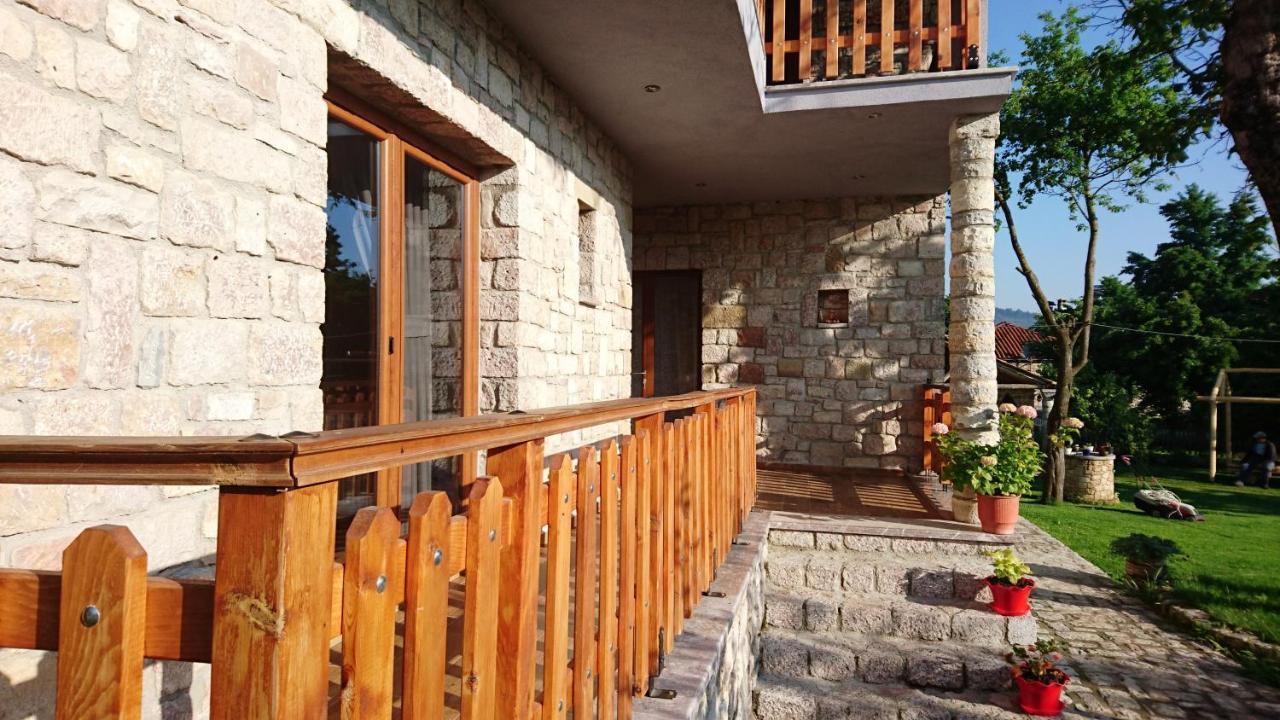 Bujtina Shkodrani Bed & Breakfast Voskopoje Bagian luar foto