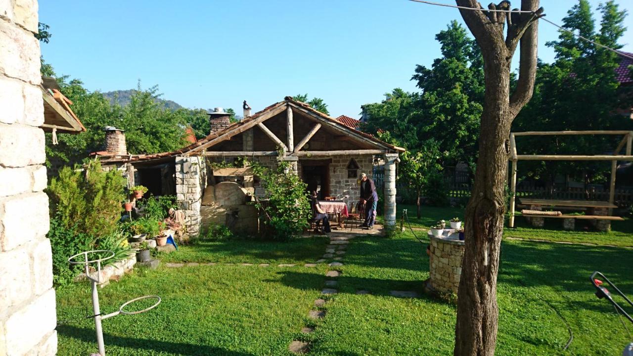 Bujtina Shkodrani Bed & Breakfast Voskopoje Bagian luar foto