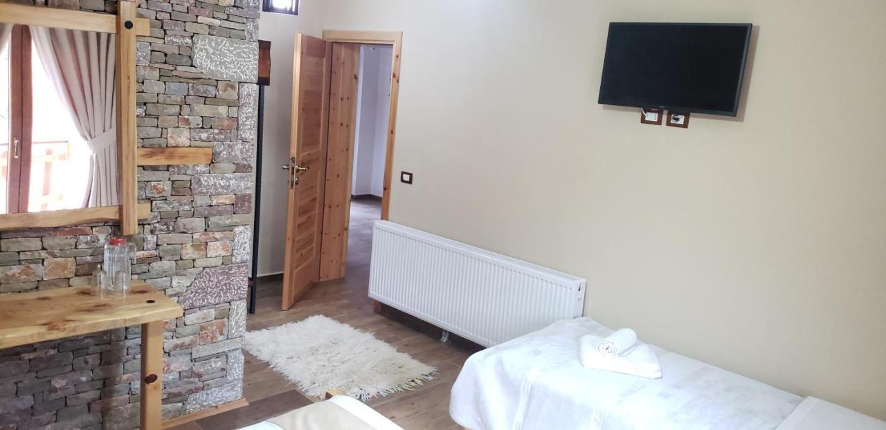 Bujtina Shkodrani Bed & Breakfast Voskopoje Bagian luar foto