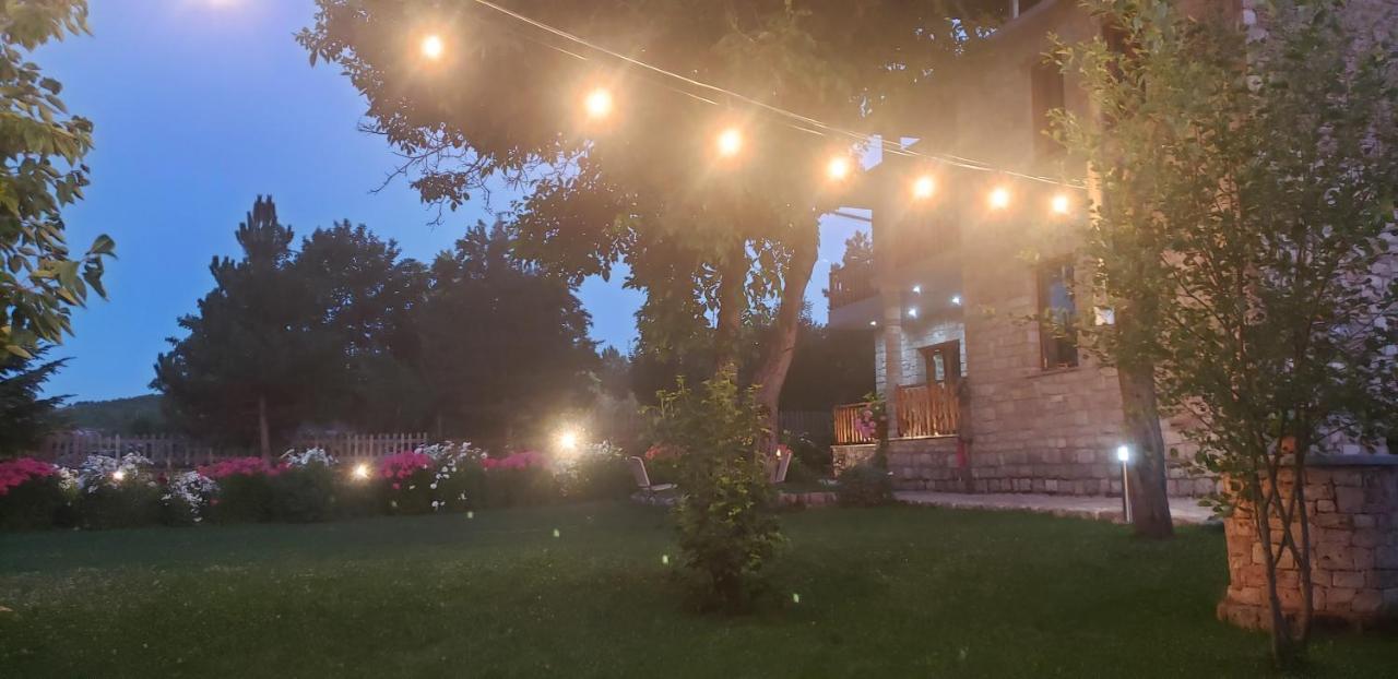 Bujtina Shkodrani Bed & Breakfast Voskopoje Bagian luar foto