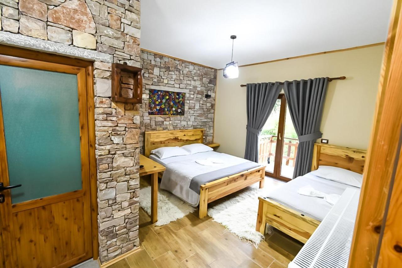 Bujtina Shkodrani Bed & Breakfast Voskopoje Bagian luar foto