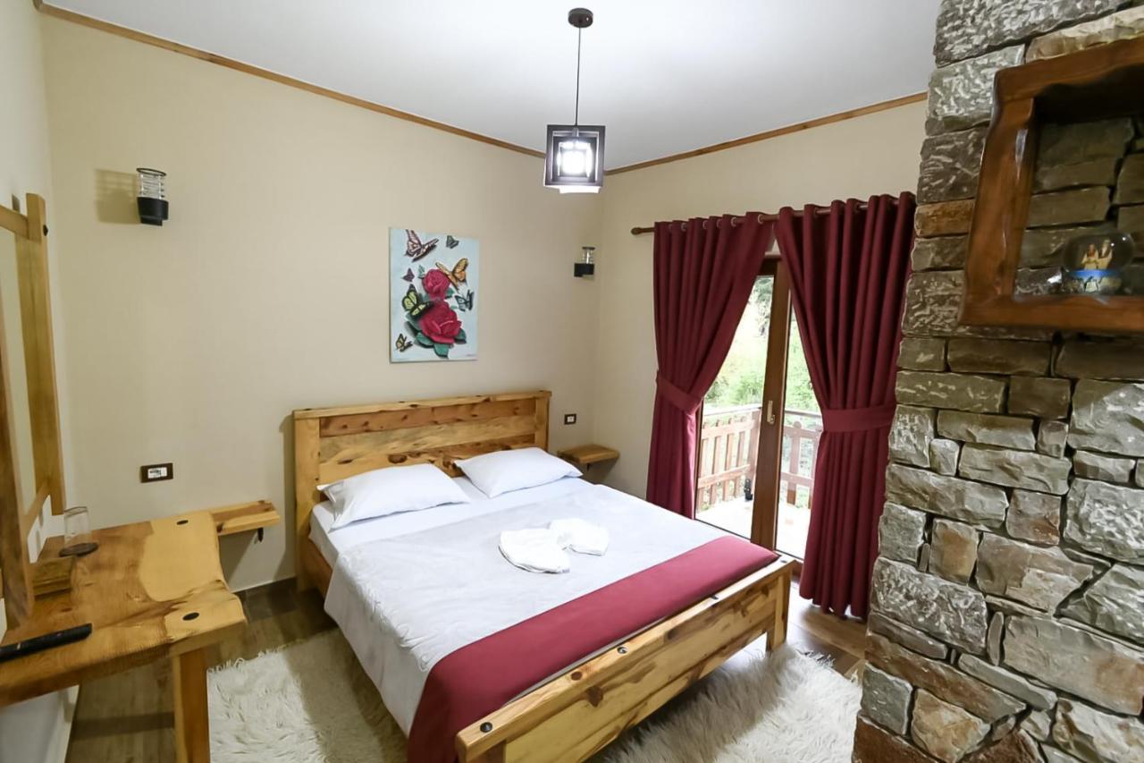 Bujtina Shkodrani Bed & Breakfast Voskopoje Bagian luar foto