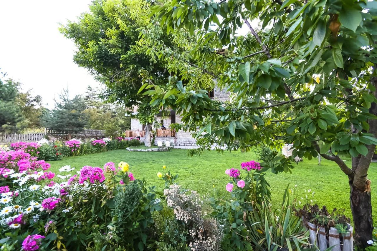 Bujtina Shkodrani Bed & Breakfast Voskopoje Bagian luar foto