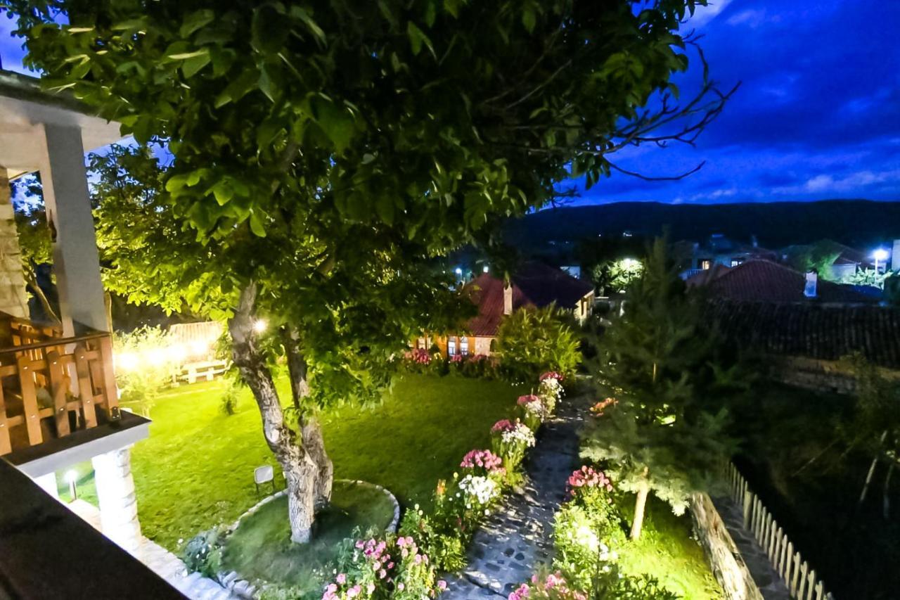 Bujtina Shkodrani Bed & Breakfast Voskopoje Bagian luar foto